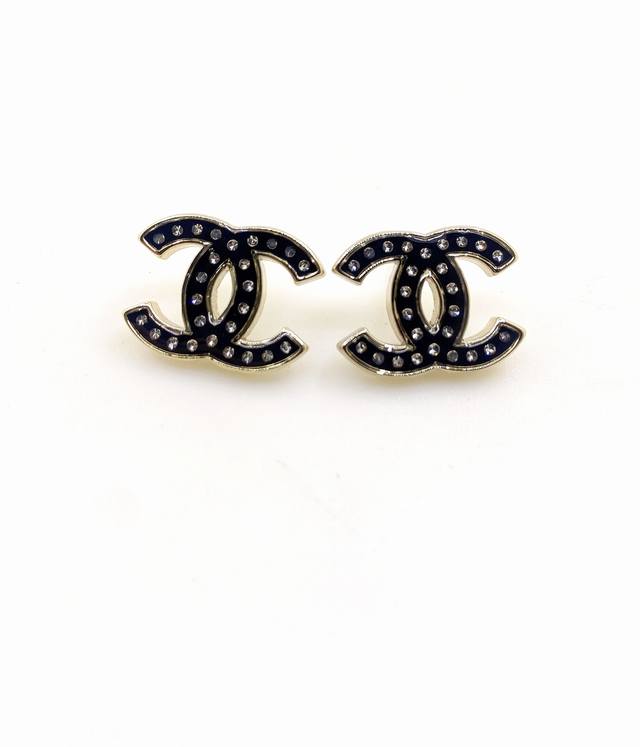 Chanel 最新款黑色白钻Cc耳钉 一致Z批黄铜材质