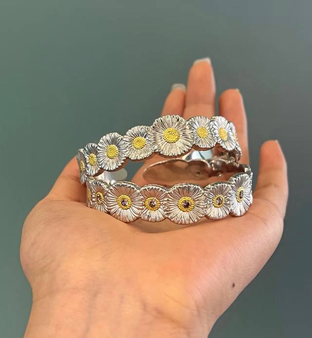 雏菊手镯 布契拉提 Buccellati 意大利高级珠宝品牌 复古宫廷风手镯 亚金材质 18K厚金分色电镀 高品质 布契拉提手镯 太阳花手镯