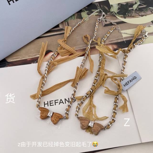 我们出品 Z Vs 我们！认准我们家出品！只对标Z批无限放大对比！Z批由于开发已经掉色变旧且木头已起毛！饰品类的工艺现在对于我们来说，完完全全能做到99.99%