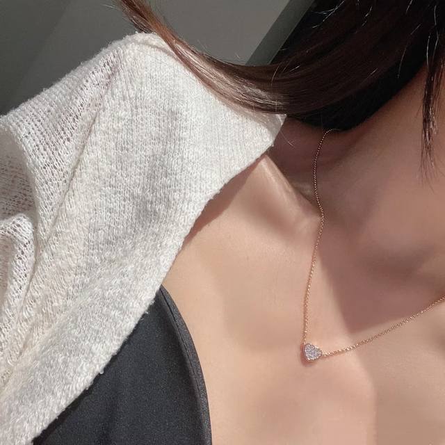 V金材质，。萧邦心形满钻项链，现货 我的爱藏于心 却形于色高品质 秒杀全网最高性价比 热卖 颜色 赞 点缀闪闪锆石媲美K金质感时尚 高贵气质