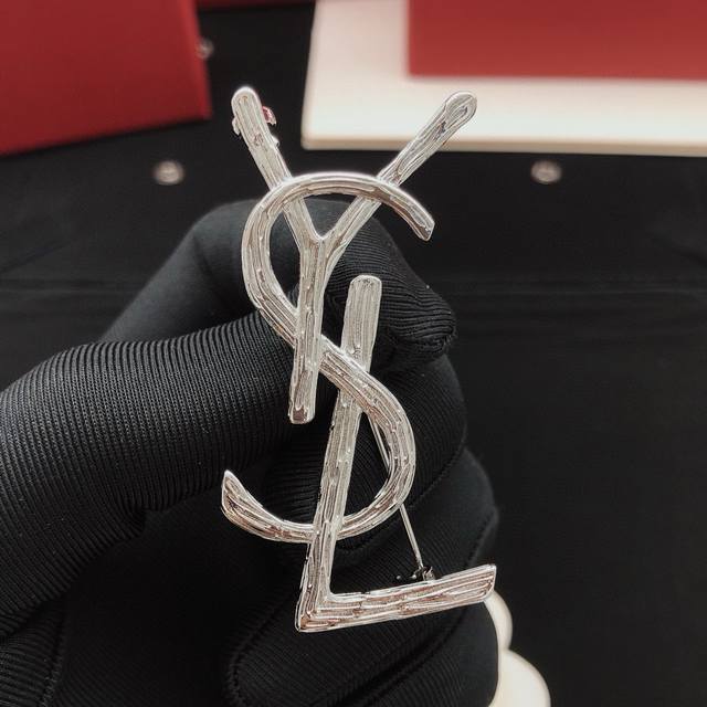 编号Yxz0015 Yvessaintlauren*最新款银色树枝胸针 一致Z批黄铜材质