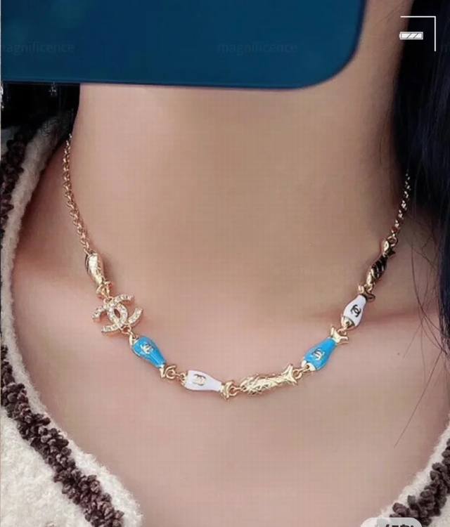 项链 手链 海洋系列香奈儿Chanel最新款小鱼儿项链手链 色彩鲜艳，滴油蓝白搭配精钢保色超个性，百搭款特别特别赞，整体细节非常令人惊喜，设计感十足，不仅带出个