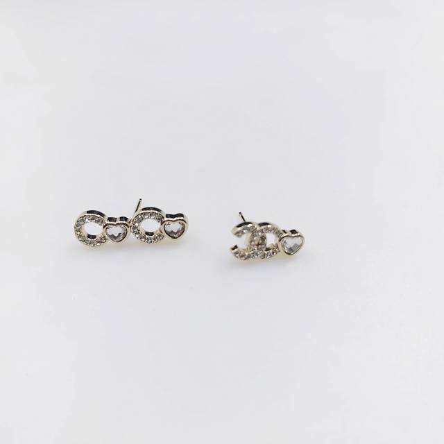 Chanel 最新款Coco白钻爱心耳钉 一致Z批黄铜材质