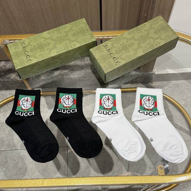 配送包装 一盒四双 古奇Gucci专柜新款男女款中筒袜子专柜同步上新，超柔软舒适，专柜爆款Gg系列超火爆小单品，大牌出街，潮人必备超好搭