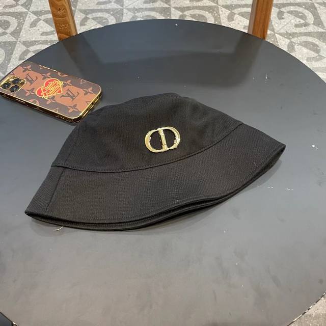 Dior 迪奥 新款渔夫帽， 精致純也格调很有感觉，很酷很时尚，专柜断货热门，质量超赞