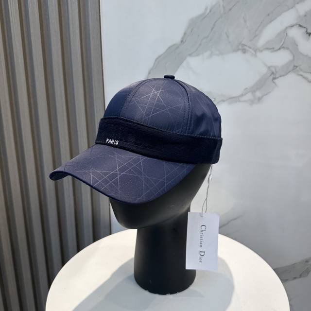 迪奥Dior 高版本织带Logo棒球帽，防晒指数超高，特别显脸小，有型不软塌，可随意折叠，携带方便