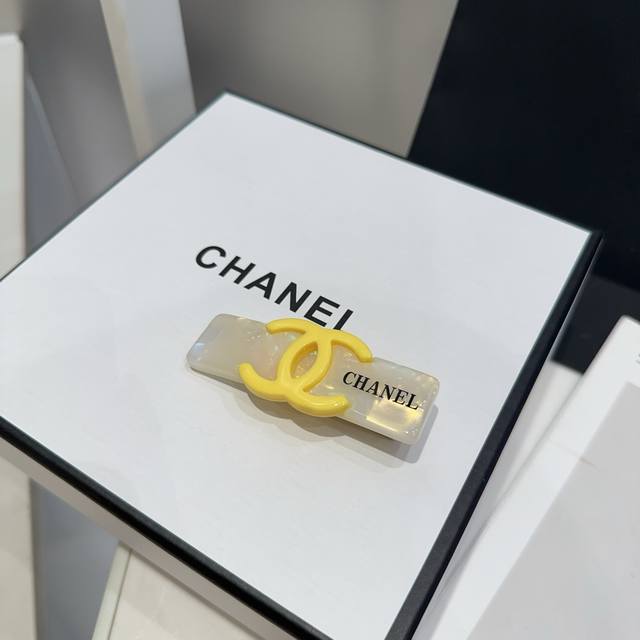 配包装盒 单个 Chanel 香奈儿 最新小香鸭嘴夹，简单实用，时尚潮流！小仙女必备