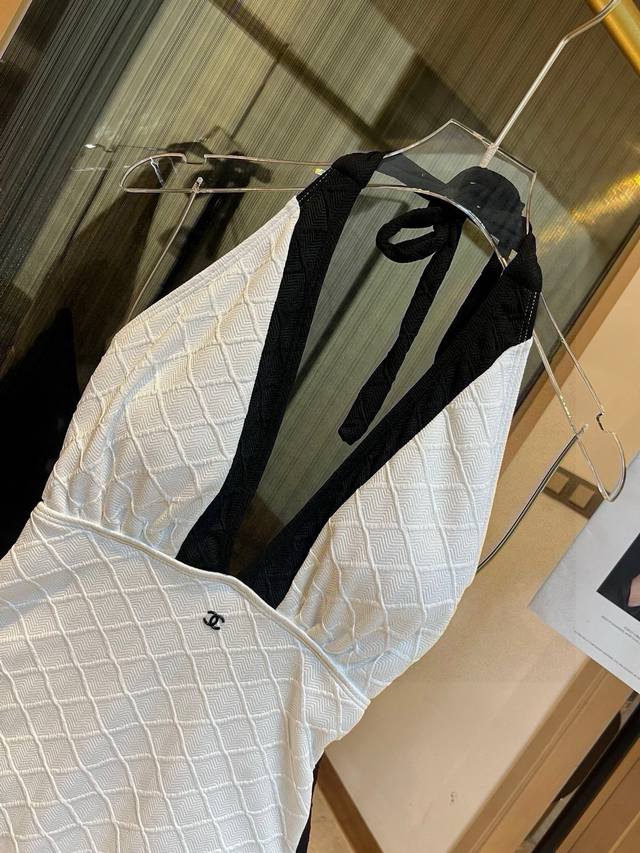 Chanel香奈儿新款泳衣比基尼特显S型身材， 出游搭衣必备，S M L Xl