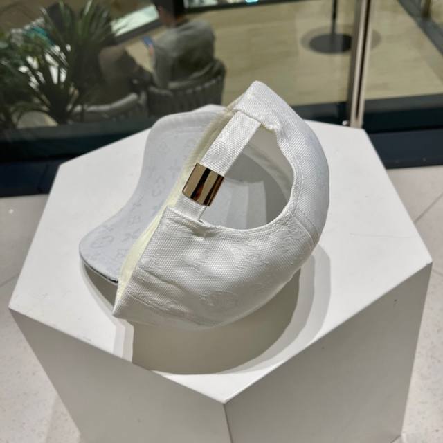 路易威登棒球帽Louisvuitto 春夏新款Lv棒球帽 简约高端大气，百搭款男女通用