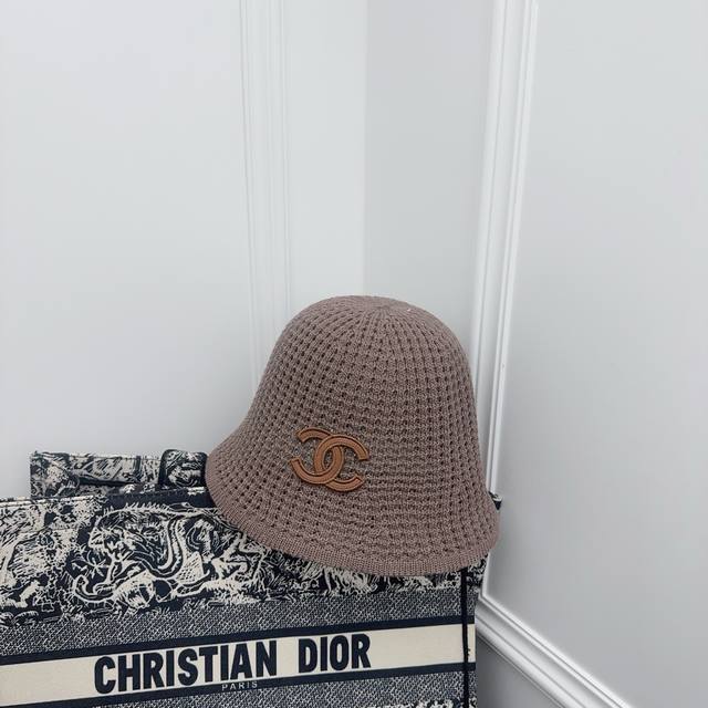 Chanel 早秋新款 百搭高级感桶帽 帽型超正~