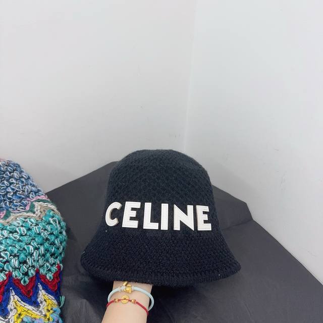 Celine 新款羊毛帽 秀气高级感拉满！