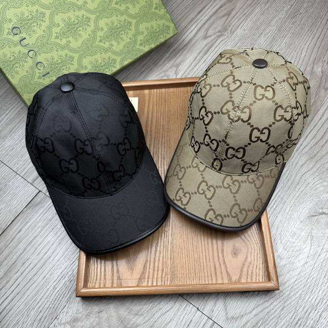 G家。Gg经典提花 超A品质 最新款！时尚潮流，高端做工！每一个帽子都是用心之作！牛津材质！头层牛皮！配盒子、防尘袋、非一般的品质，细节也很重要。真皮帽钉，真皮