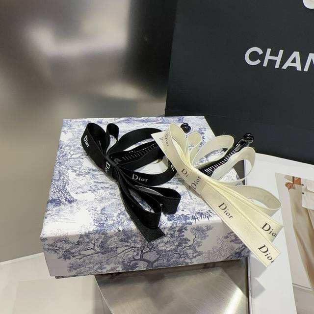 配包装盒 Dior 迪奥 新款Cd马尾夹，简单实用 时尚潮流！小仙女必备