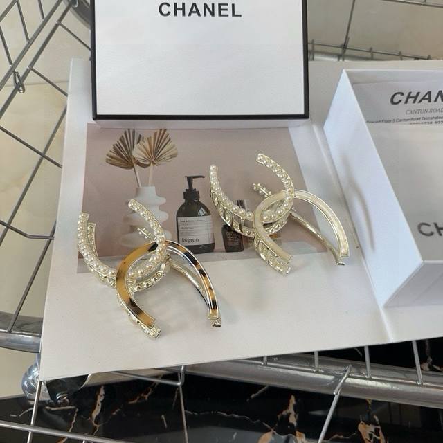 配包装盒 单个 Chanel 香奈儿 最新小香爆款，重手工抓夹，满满的重量感！优雅的小姐姐必备