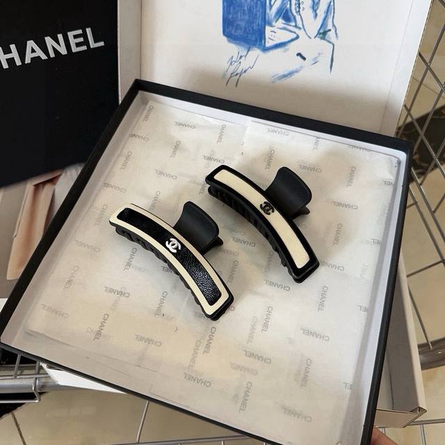 配包装盒 单个 Chanel 香奈儿 最新小香抓夹，简单实用，时尚潮流！小仙女必备