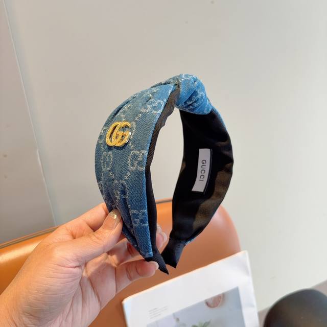 配包装 Gucci古奇 经典牛仔布老花宽边发箍，女神外出必备单品，非常百搭，时尚潮流！