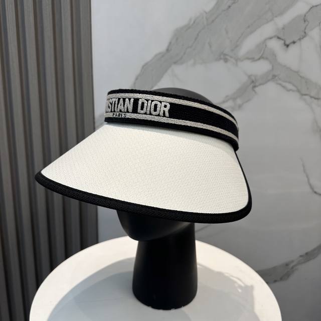 配防尘袋，迪奥Dior2025新款 空顶帽，夏天必备单品，因为真的太好搭，夏天搭配清凉夏日风情真的超级文艺范～随便一身小白裙就可以吸引大片目光～