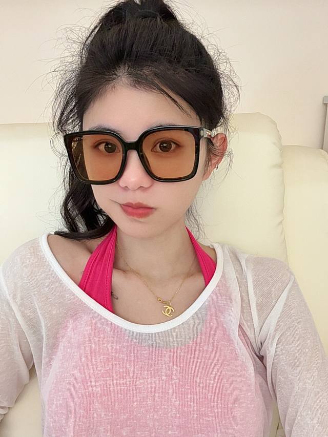Gucci-尼龙偏光太阳镜 2025开春新款 潮流爆款 时尚方框连体偏光太阳镜 高品质 佩戴舒适 网红潮款墨镜 女士高清尼龙偏光太阳镜 高品质Tr镜框 型号：G