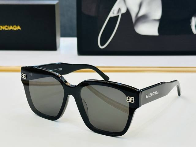 Balenciaga巴黎世家 最新 版型很特别的设计让人一眼爱上 Bb0389S Size: 65口13-145 L品质高超