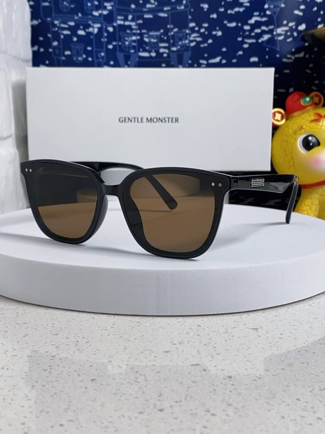 Gentle Moster Gm 新款 2025新品Gm墨镜女高级感简约潮太阳镜潮男女同款方形防紫外线 型号：Heizer