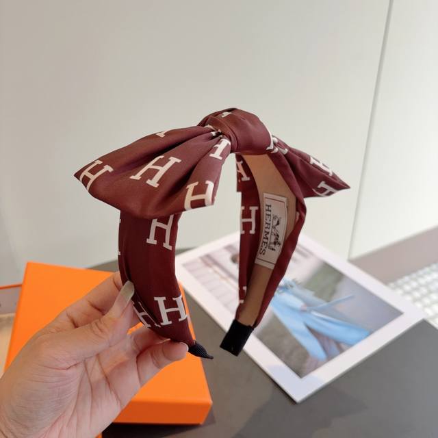配包装 Hermes 爱马仕 火爆定制款蝴蝶结发箍，网红同款头箍、 进口真丝面料！