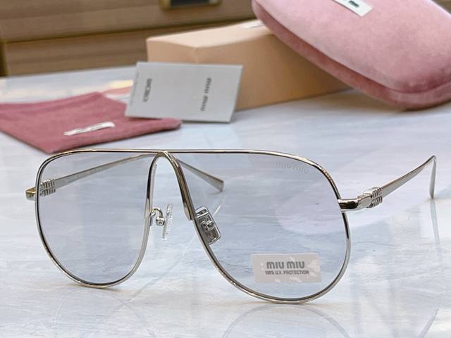 Miumi* 缪*缪新款太阳镜，Mod:Smu A56，Size:66-02-140