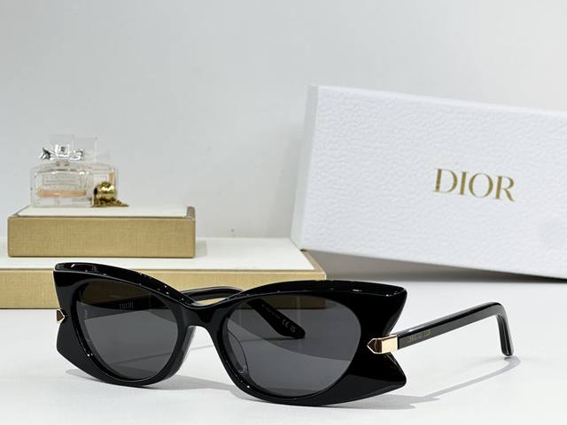 Dior Model：Diorbutterfly S2I Size： 54口17-145