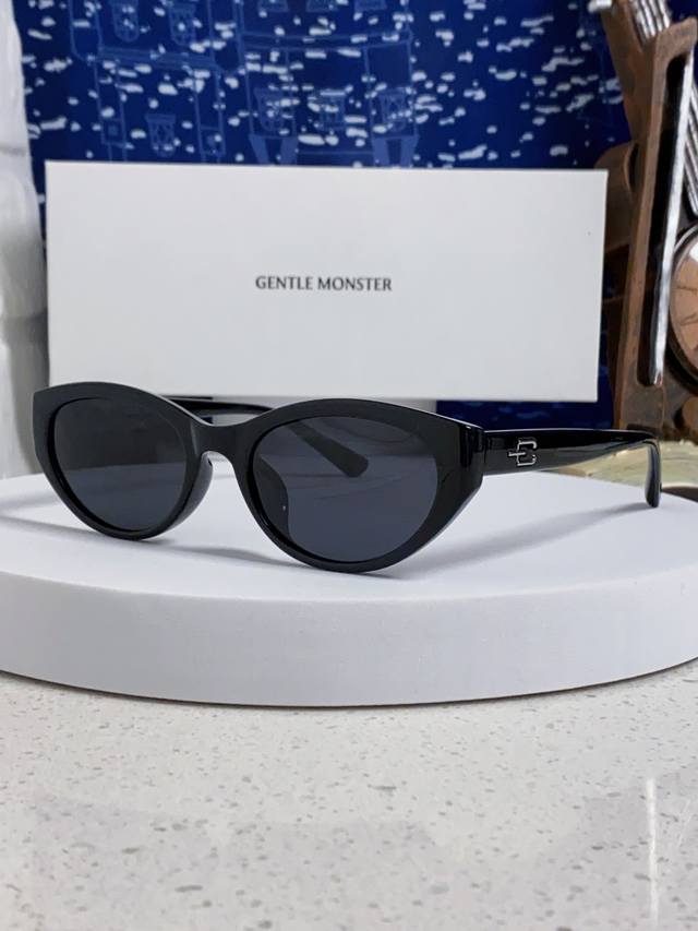 Gentle Moster Gm 古力娜扎同款猫眼偏光墨镜女2025新款高品质 显瘦太阳镜紫外线 型号：Tr1080