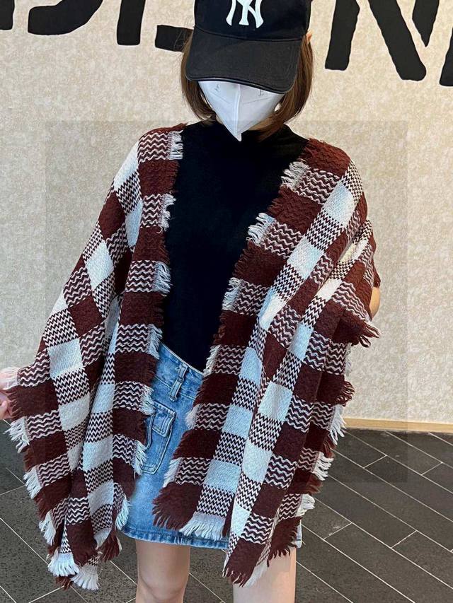 新款 搭配利器 香奈儿系列货 专供Vip 产品 顶级苏格兰进口羊羔绒 纹路织法使围巾赋有弹性且柔软亲肤 无比的高贵优雅 知性的款式 简洁大气的设计 绝对的不是花