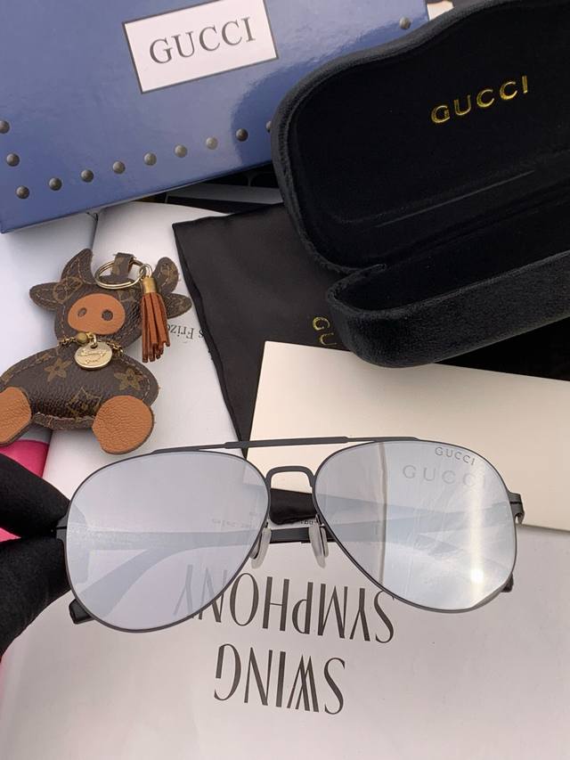 Gucci 2025新款超轻无螺丝压不坏系列情侣款太阳镜高清尼龙镜片 商务旅行版 绅士高清太阳眼镜 舒适薄边镜腿 时尚大框 适合亚洲脸型 舒适鼻托 进口超轻材质