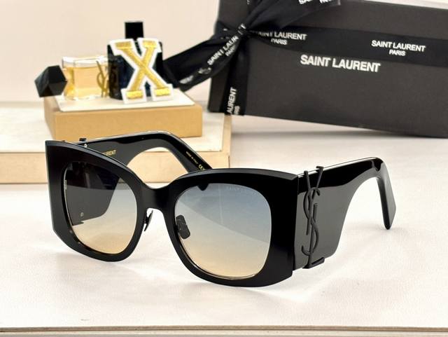 Oversized Saint Lauren* Model：Sl M245 Size：54口20-145