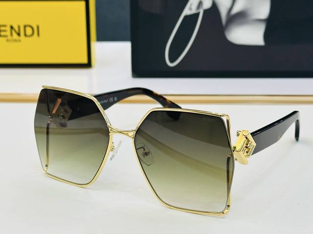 Fend* 芬家 Ff40220 Size：63口18-140 标新立异 Cc适合各种脸型