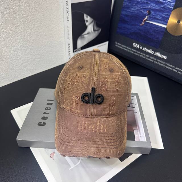 跑量 Alo～新款洗水棒球帽 甜酷棒球帽~时髦精必备款！ 软顶休闲帽型 舒适柔软 采用斜纹棉质面料 既是素颜神器又是穿搭的点睛之笔！男女同款