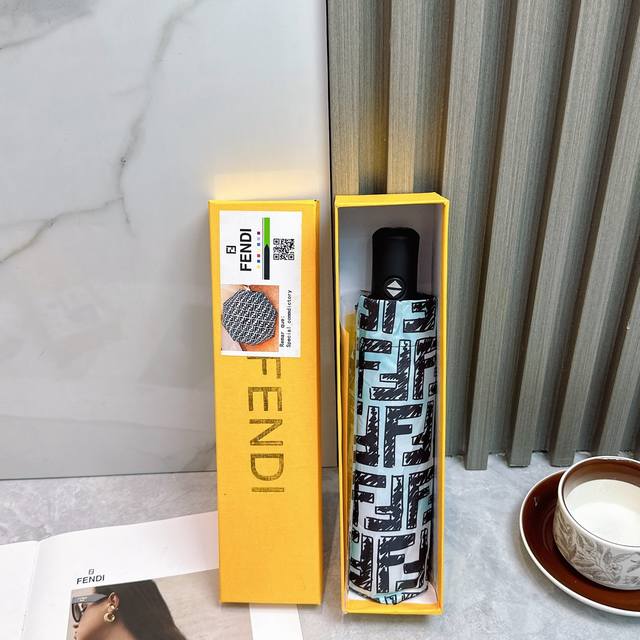 Fendi 芬迪 夏季新款 全自动折叠晴雨伞 黑色涂层防晒有效阻隔紫外线99%，Upf 50 所以能起到伞下体感降温的效果！ 有效隔热，高效防晒 一把搞定，超轻