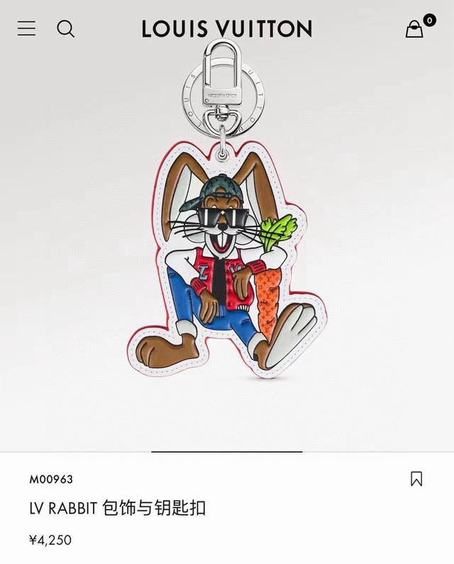 配图片原版包装 Louis Vuitton官网M00963 Lv Rabbit包饰与钥匙扣。 Lv Rabbit包饰与钥匙扣恭祝农历兔年新春。压纹皮革呈现古灵精