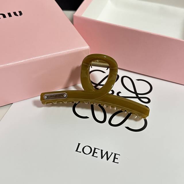 特 单个 配专柜包装 Miumiu 缪缪 最新爆款来啦 中古Vintage复古抓夹 优雅的Girl值得入手 非常好搭配 气质有品位