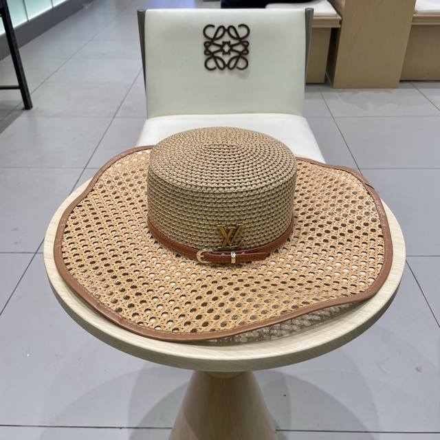 Lv新款草帽，镂空设计，旅游必备，头围57Cm