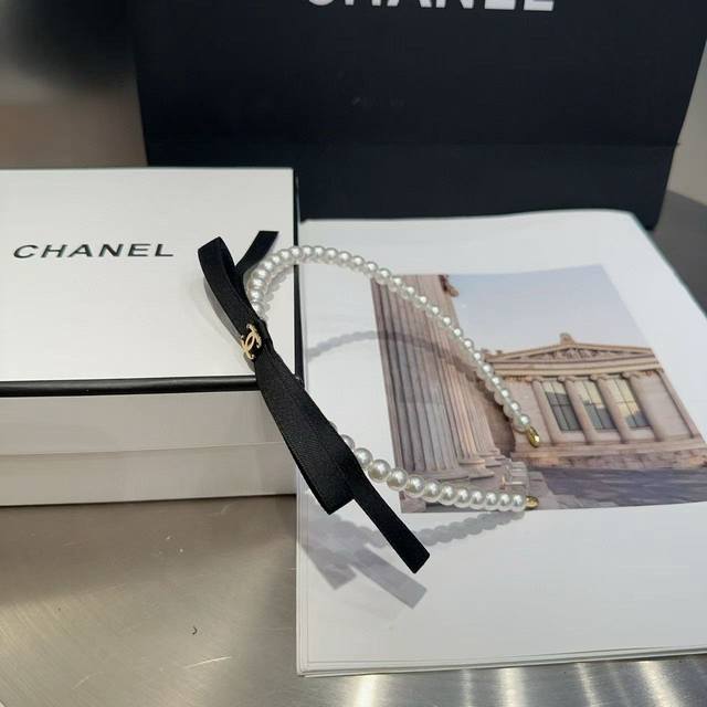 配包装盒 Chanel 香奈儿 最新款小香珍珠发箍，超级好看！名媛范儿十足，小仙女必备