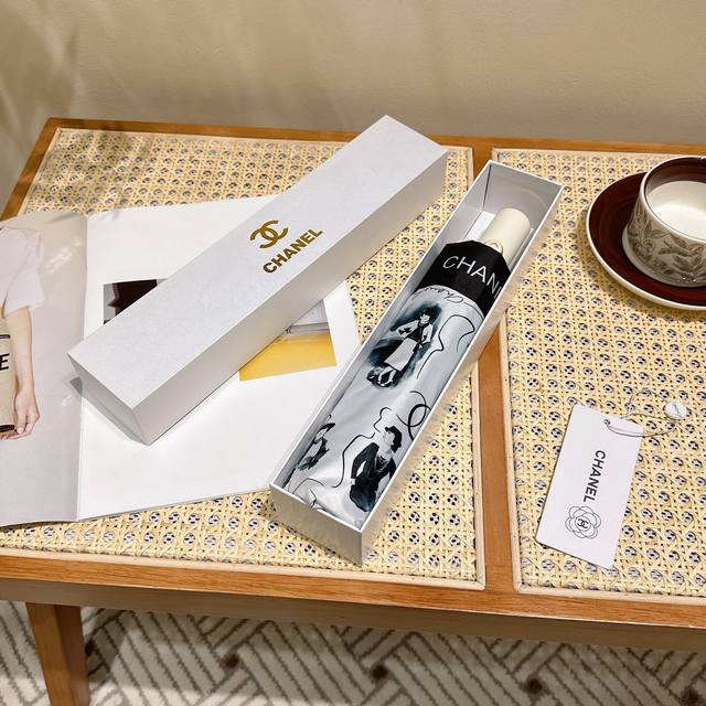 Chanel 香奈儿 新款三折自动折叠晴雨伞 做工精细 气质 时尚 炒鸡好看！防紫外线 人手必备 ！