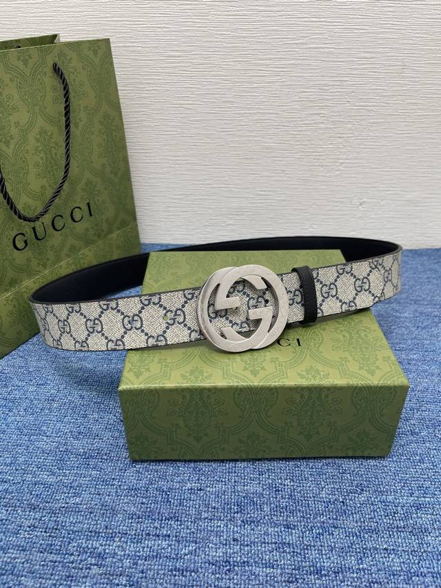 古驰 Gucci 采用高级Gucci Signature真皮精制而成，触感厚实，饰以双G商标带扣。腰带为意大利尺寸，4．0厘米宽 顶级 原单130