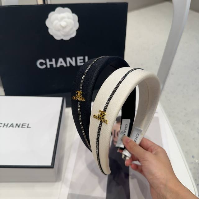 配包装盒 Chanel 香奈儿 新款小香发箍，实在太美了！女神必入哦