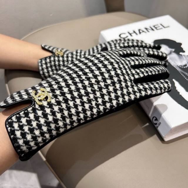 2025新款Chanel香奈儿专柜新品羊毛手套，时尚手套，秋冬保暖加绒内里，上手超舒适柔软、百搭！均码