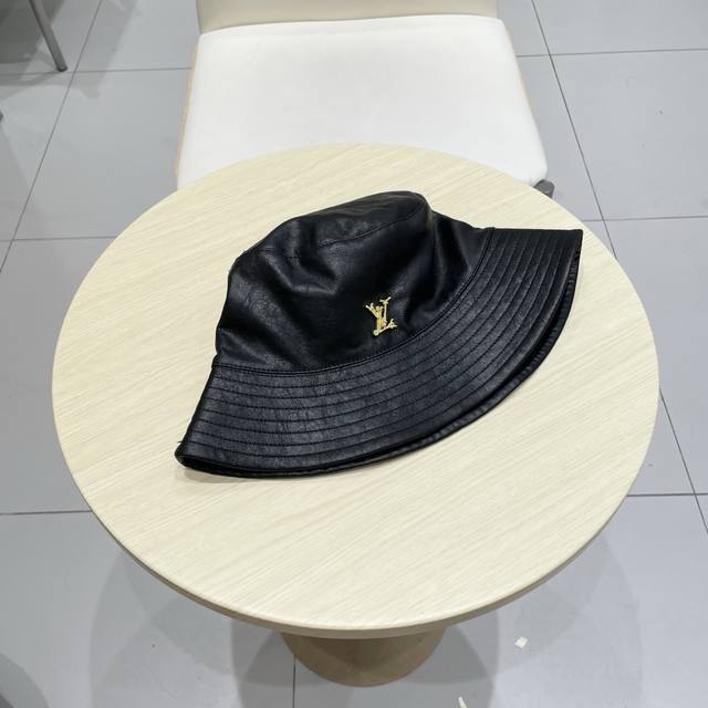 Lv路易威登 2025新款皮边牛仔渔夫帽，大牌同步出货～夏季出街单品