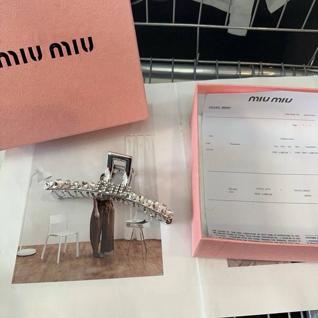 配包装盒 Miumiu新款抓夹，超闪水钻！简单优雅，值得入手！