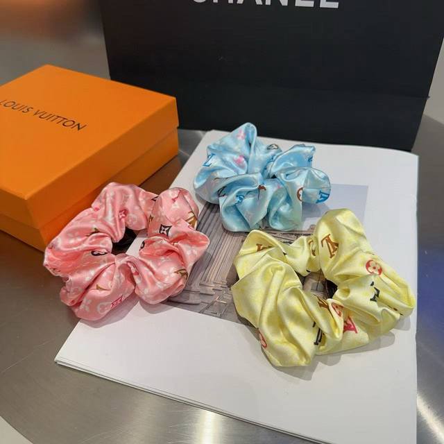 配包装盒 Louis Vuitton 路易威登 驴家新品发圈，夏日小清新！简单大气，特别吸睛！超火爆小单品