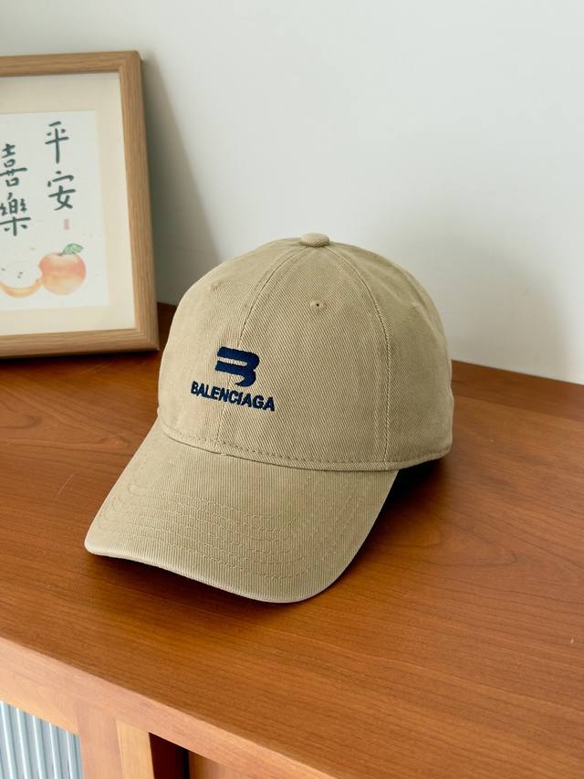 跑量 巴黎～最新款棒球帽 款式很好搭配，慵懒风分分钟展现，素颜显脸小拼色超有品味 太推荐了，谁戴谁好看！！！