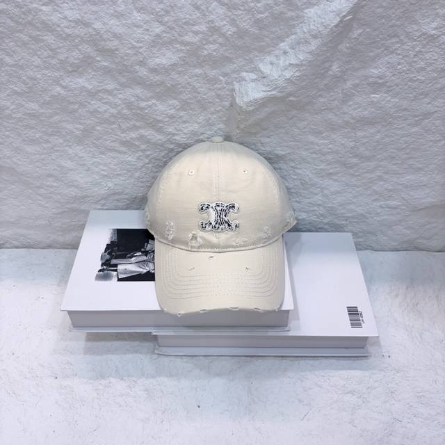 跑量 赛琳～新款洗水棒球帽 甜酷棒球帽~时髦精必备款！ 软顶休闲帽型 舒适柔软 采用斜纹棉质面料 既是素颜神器又是穿搭的点睛之笔！男女同款