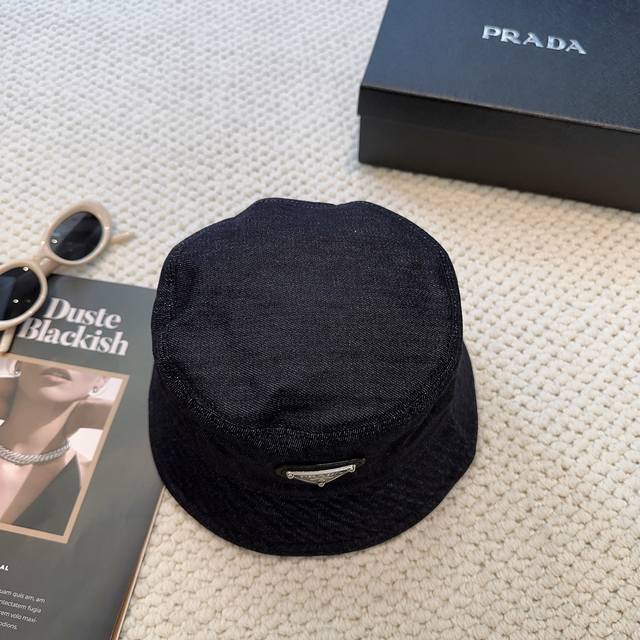 Prada 普拉达高品质牛仔布倒三角渔夫帽 洗水牛仔色，秀场同款，面料柔软舒适 百搭休闲款，闭眼入！