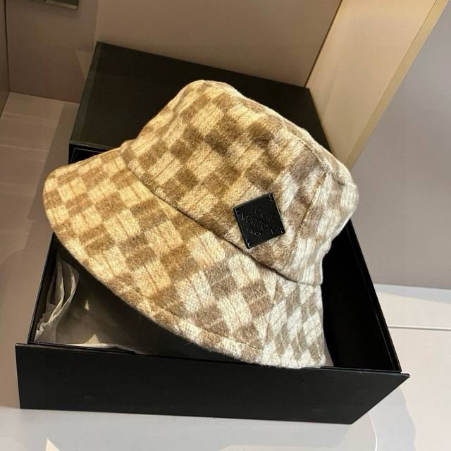 Lv路易威登棋盘格渔夫帽，头围57Cm