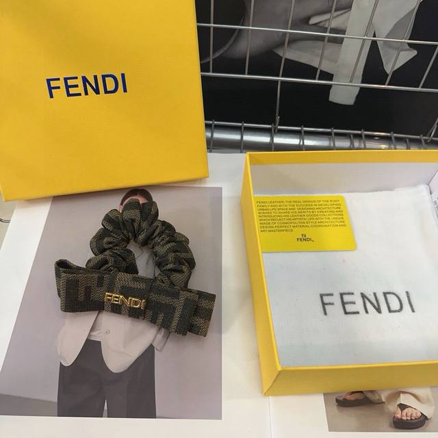 配包装盒 Fendi 芬迪 新款F发圈，复古气质美，简约百搭，小姐姐闭眼入